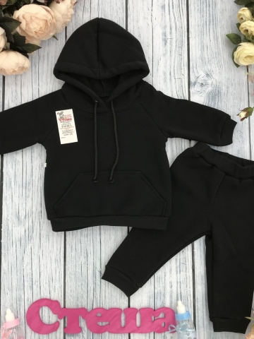 Купить оптом 296-Ч. Свитшот с капюшоном + Штаны, хлопок 65%, 35% ПЭ, 3-х нитка (начес) черный 98,104,110,116 в Химках