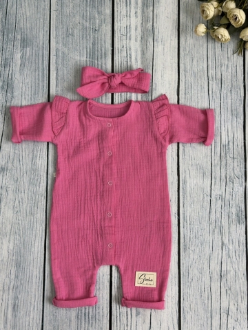 Купить оптом 336-Ф. Комбинезон с повязкой для девочки из муслина, хлопок 100%, размеры 56,62,68, фуксия в Химках