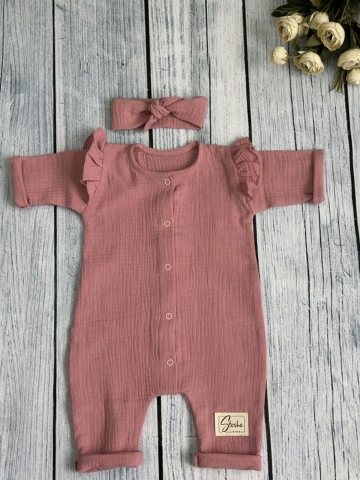 Купить оптом 336-П. Комбинезон с повязкой для девочки из муслина, хлопок 100%, размеры 56,62,68, пудра в Химках